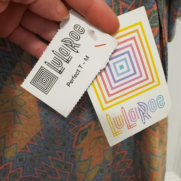 LuLaRoe NWT Perfect‎ T Geometric Patterned top size medium oversized - Picture 5 of 8